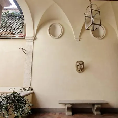 Arco De Cenci Apartment *