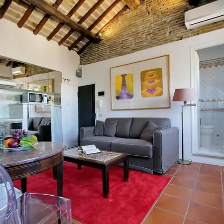 Arco De Cenci Apartment *